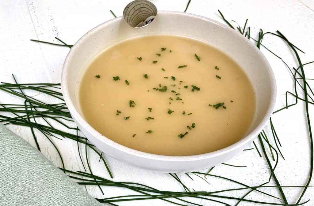 A bowl of soup, with Vichyssoise and Leek soup